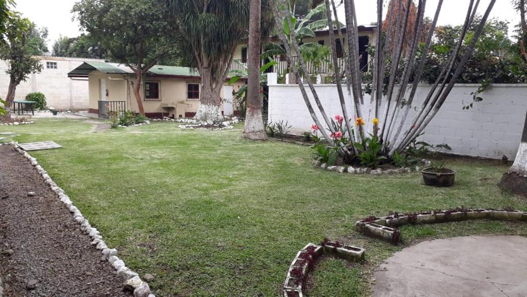 Hostal Dulces Suenos Panajachel Bagian luar foto