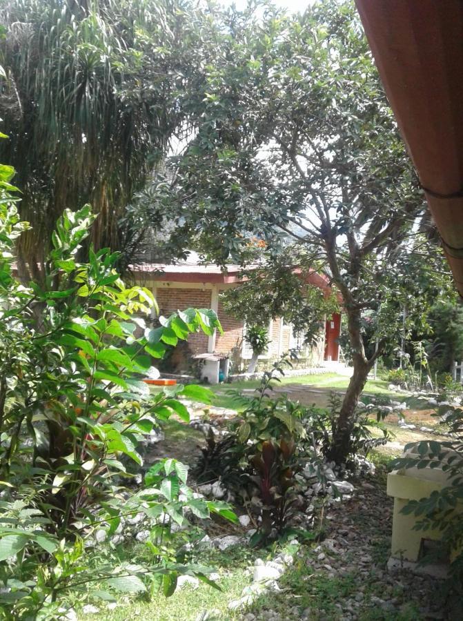 Hostal Dulces Suenos Panajachel Bagian luar foto