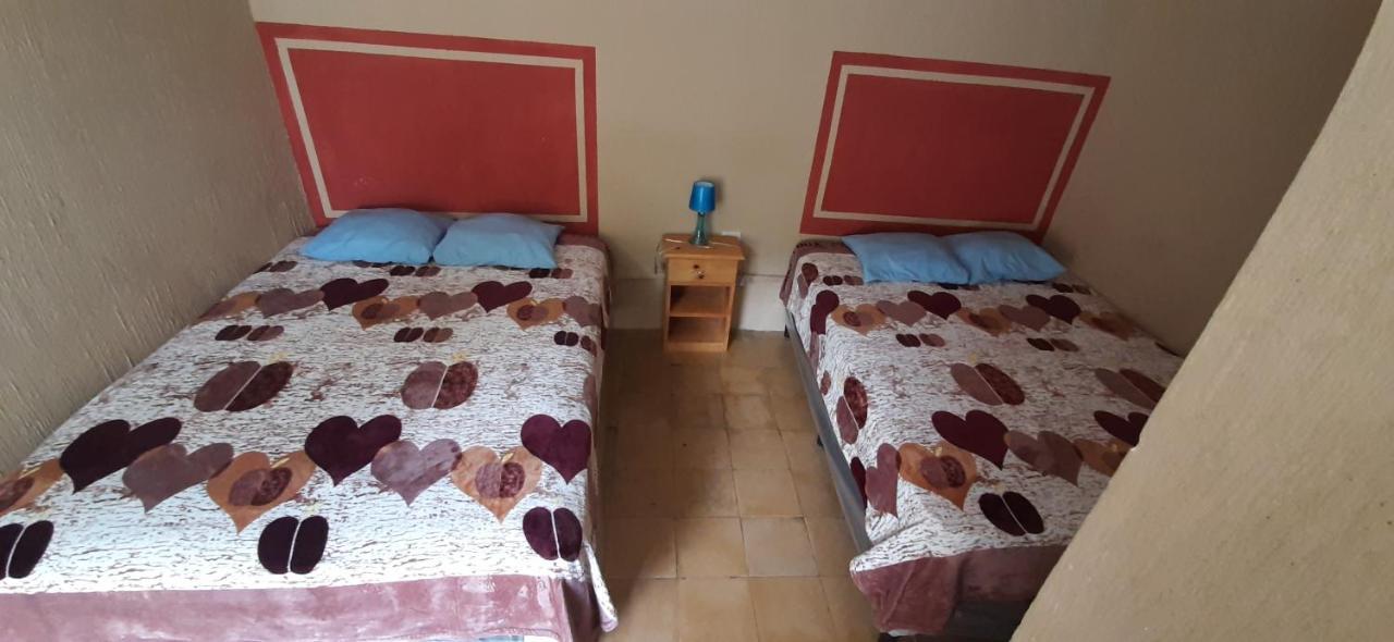 Hostal Dulces Suenos Panajachel Bagian luar foto