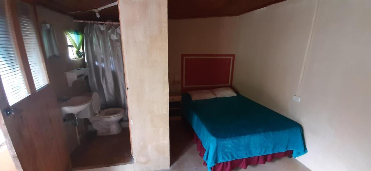 Hostal Dulces Suenos Panajachel Bagian luar foto