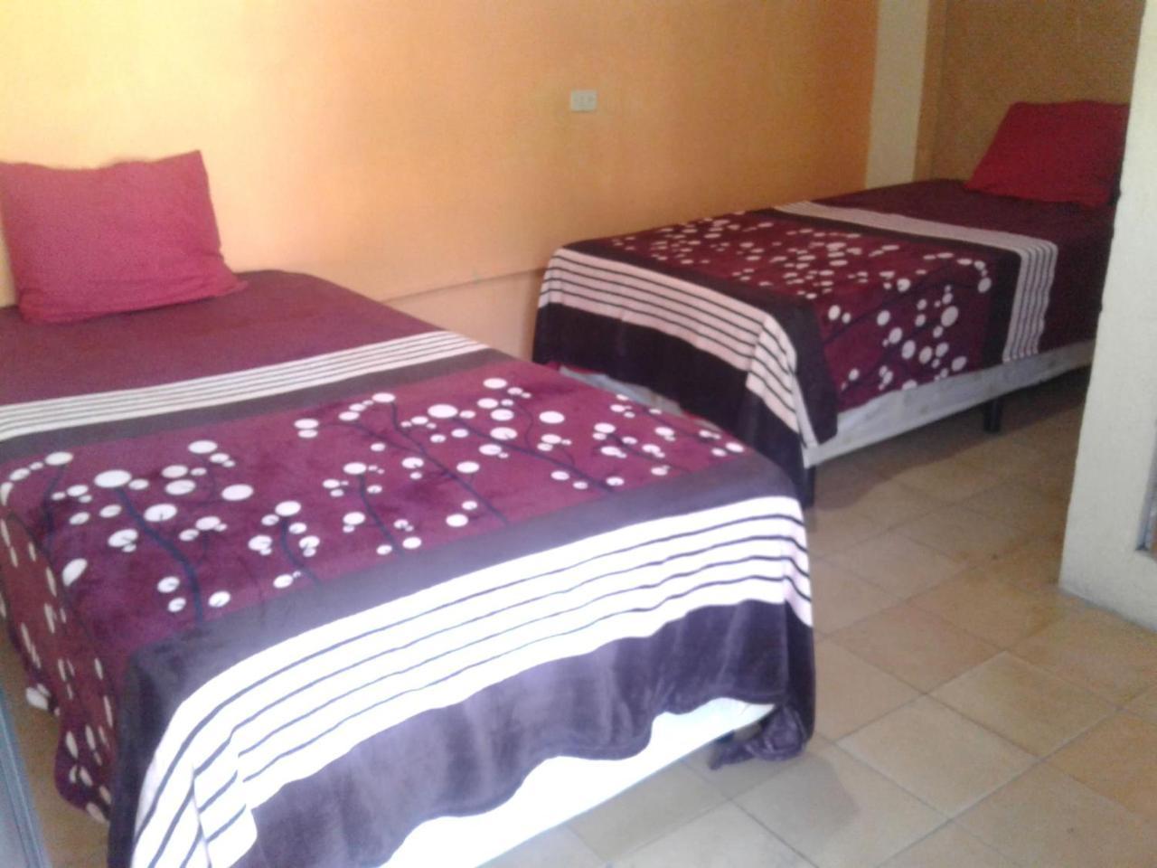 Hostal Dulces Suenos Panajachel Bagian luar foto