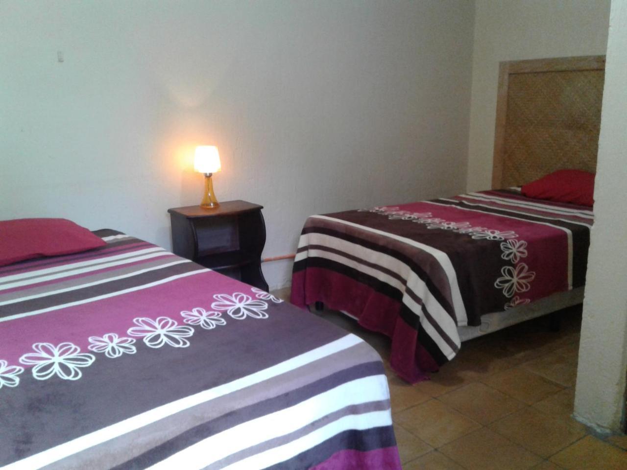 Hostal Dulces Suenos Panajachel Bagian luar foto