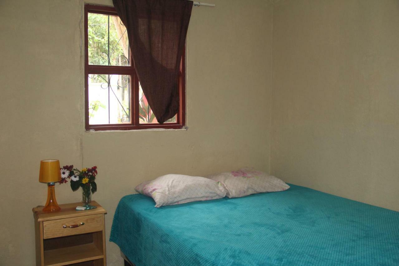 Hostal Dulces Suenos Panajachel Bagian luar foto