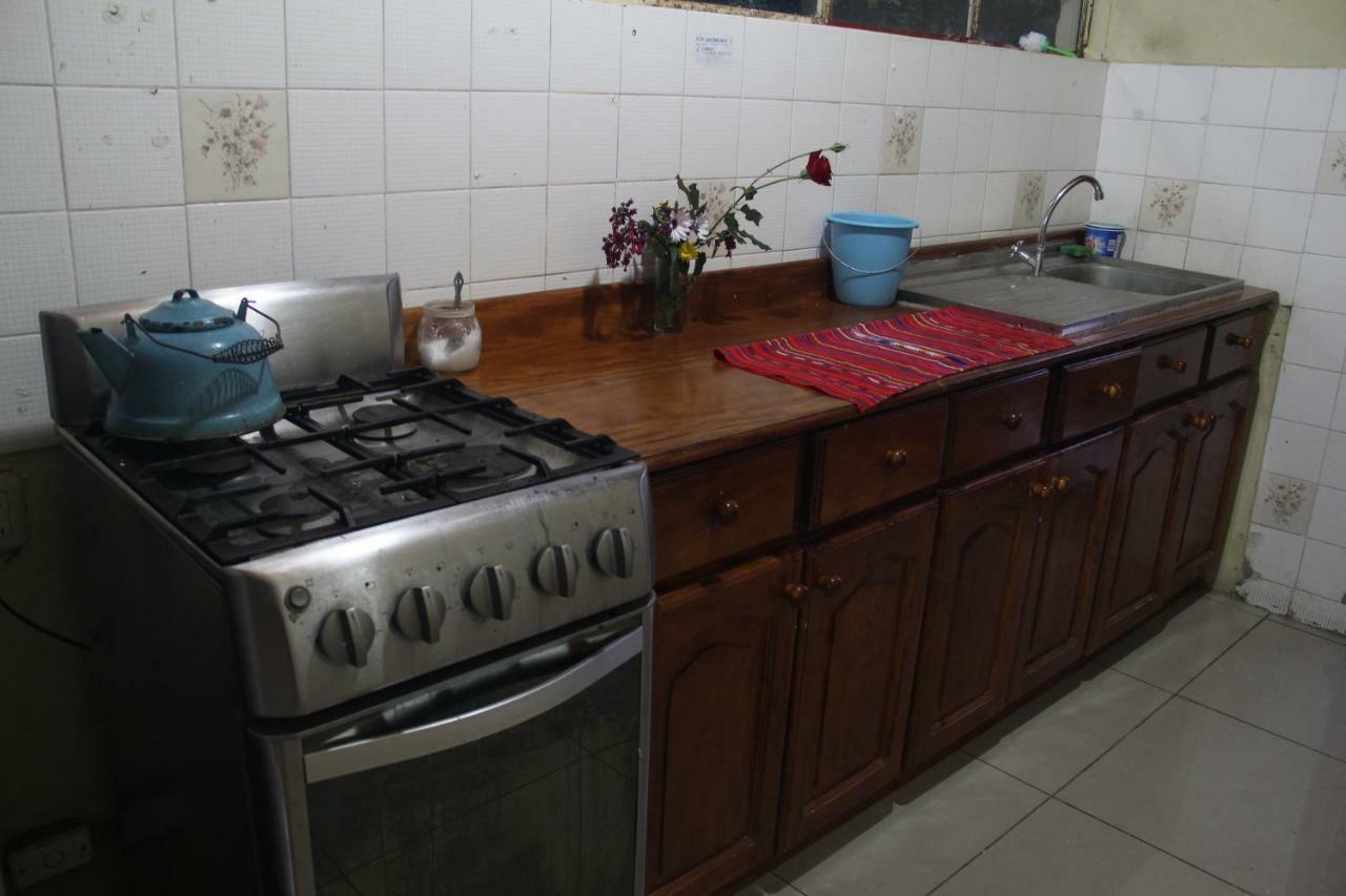 Hostal Dulces Suenos Panajachel Bagian luar foto