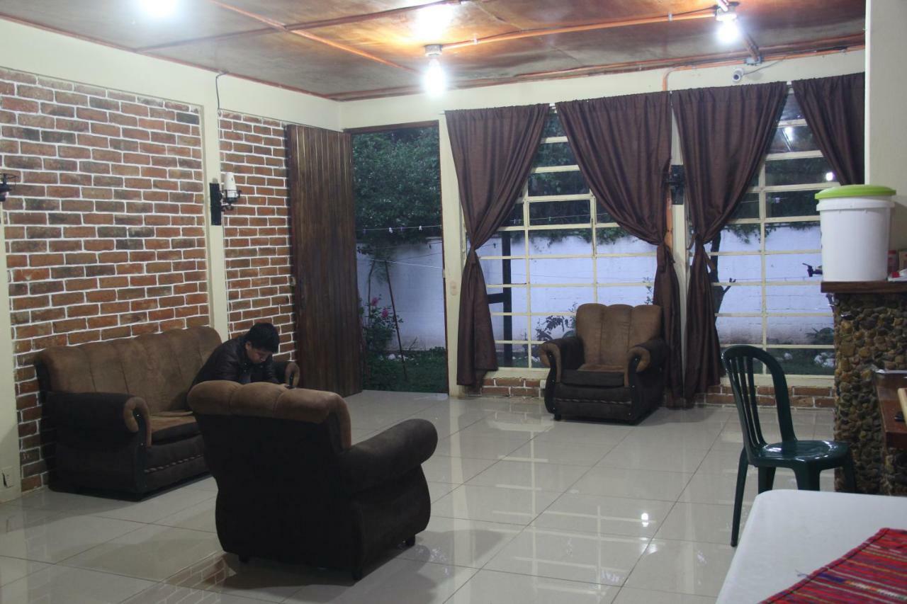 Hostal Dulces Suenos Panajachel Bagian luar foto